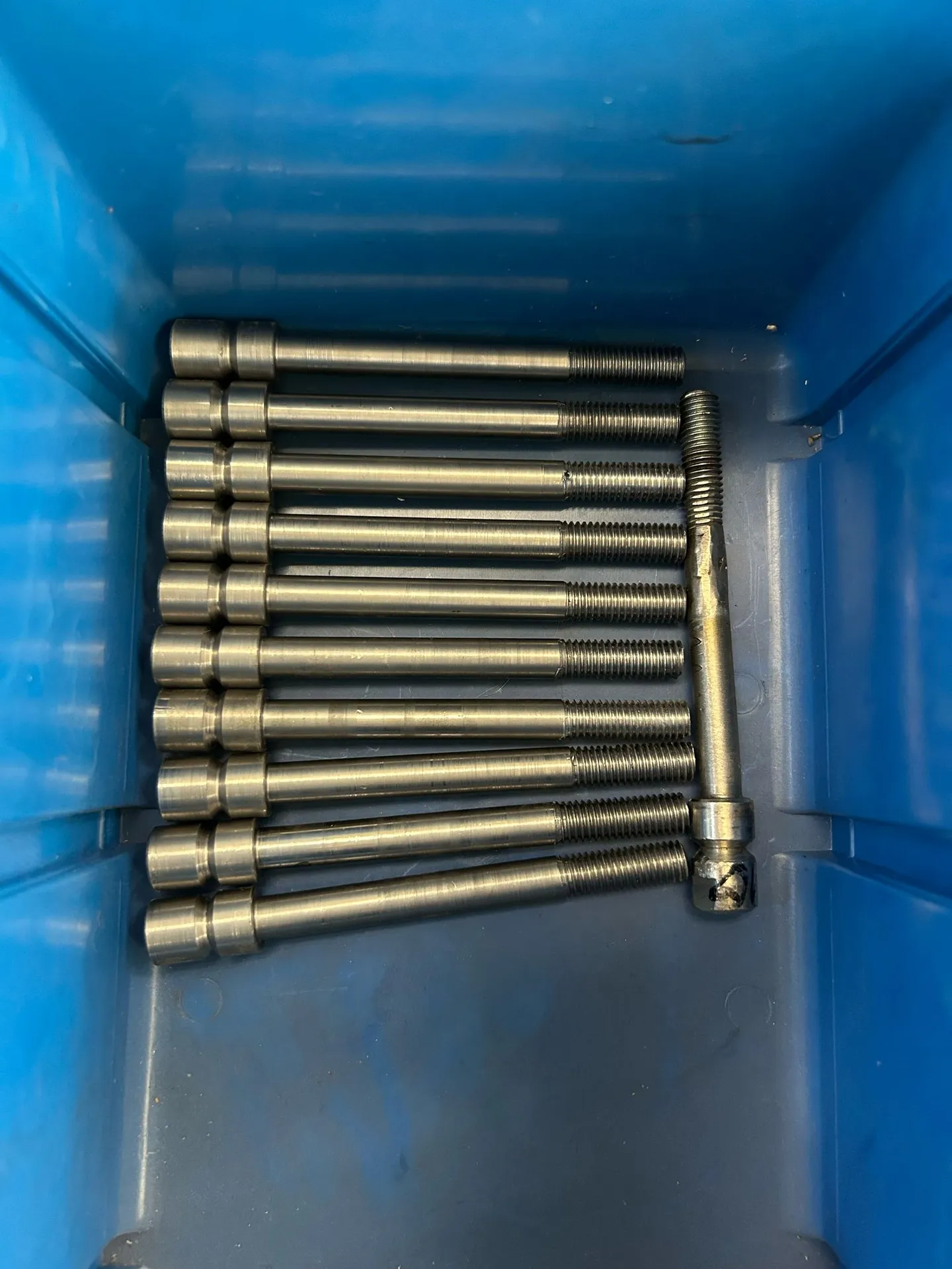 Long Specialized Screws